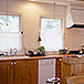 「アムス テーブル&チェアーズ」のキッチン。「AEG」社の食洗機、「マジックシェフ」社のガスコンロ　Kitchen